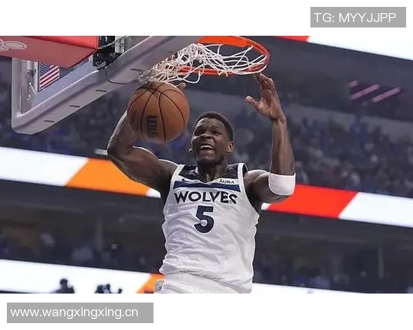 爱德华兹称赞克拉克表现出色称其提升球队整体防守能力