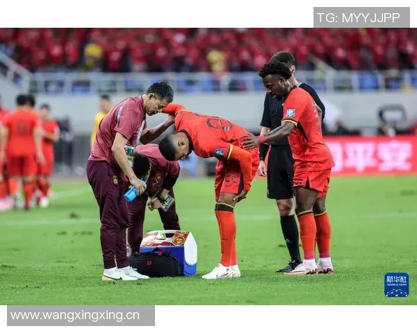 泰国队激烈拼抢频频犯规吃黄牌比赛火药味十足