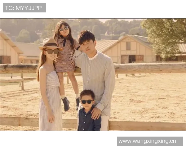 幸福满满的一家人库嫂分享全家福照甜蜜瞬间温馨满溢