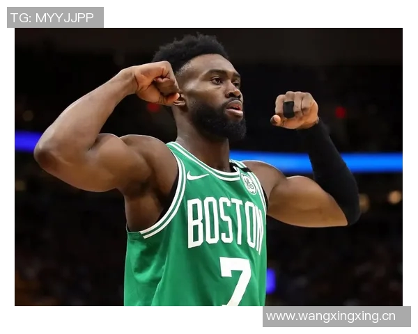 杰伦布朗首节火力全开半场表现出色砍下16分助球队稳住局势