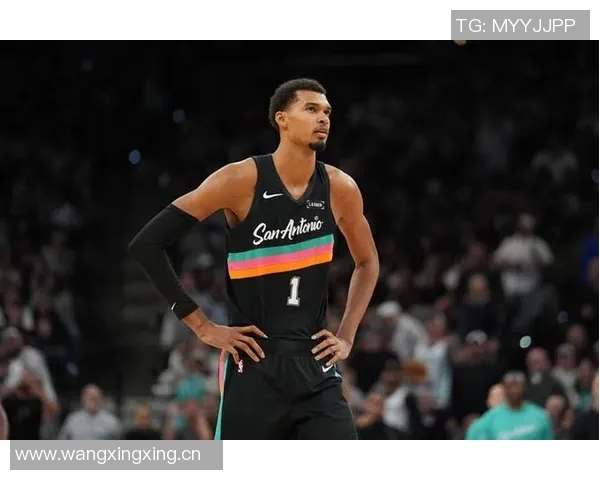 文班受伤期间积极参与球迷组织助威训练效仿欧洲足球精神 文班受伤期间积极参与球迷组织助威训练效仿欧洲足球精神