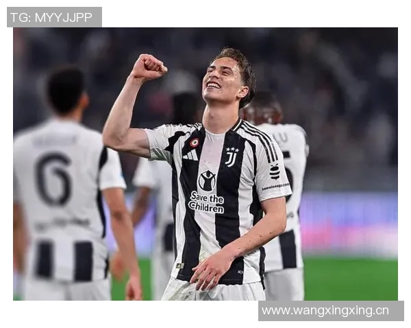 伊尔迪兹赛后与大卫路易斯合影留念称赞传奇球员的精彩表现