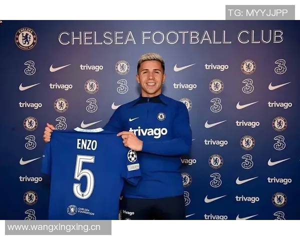 恩佐与加纳乔共同探讨切尔西圣诞慈善活动的足球团结力量