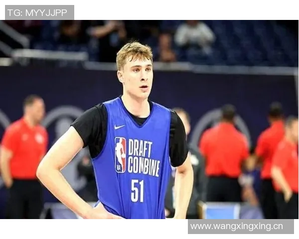 华盛顿谈弗拉格的三分球表现鼓励其展现更多侵略性与自信心