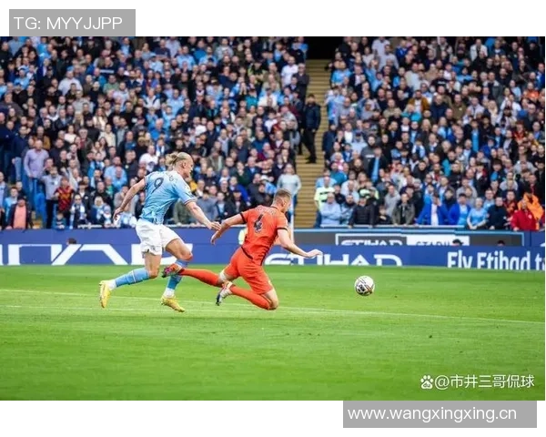 纽卡球迷与马赛当地球迷发生冲突部分人紧急躲入酒吧避难 纽卡球迷与马赛当地球迷发生冲突部分人紧急躲入酒吧避难